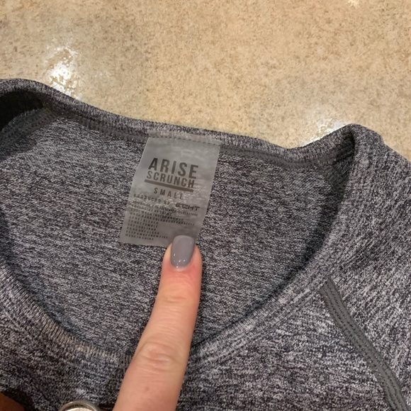 ECHT arise scrunch grey long sleeve crop - Picture 2 of 3
